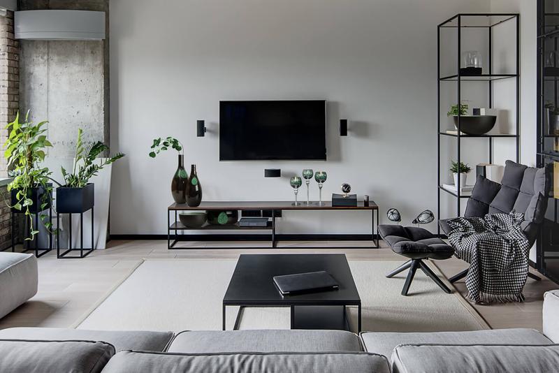 Praktyczne pomysły, co umieścić pod wiszącym telewizorem