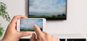 Prosty przewodnik: Jak łatwo sparować smartfona z telewizorem