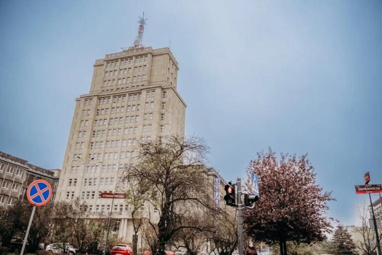 Gdzie znaleźć TVP Łódź na cyfrowym Polsacie? Sprawdź, który kanał wybrać!