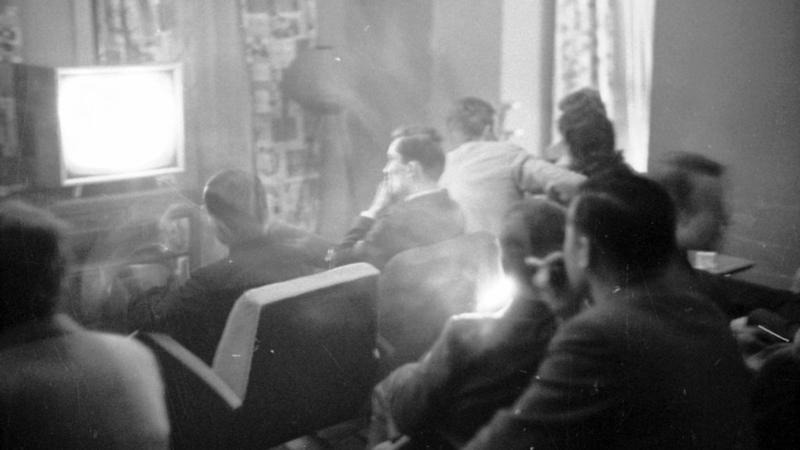 Jak efektywnie ustawić programy w telewizji, aby nie przegapić ulubionych treści?