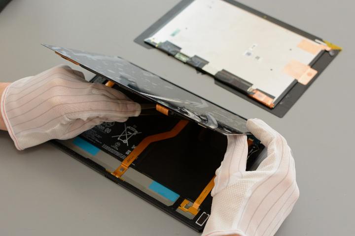 Praktyczny przewodnik: Jak wymienić ekran w tablecie krok po kroku